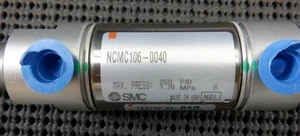 SMC NCMC106-0040 Cilindro aria 1 1/16 foro MCN corpo tondo cilindro - Foto 1 di 6