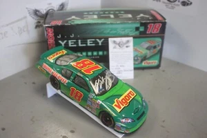 2006 J.J. Yeley Vigoro 1/24 Action NASCAR Diecast Autographed - Picture 1 of 2