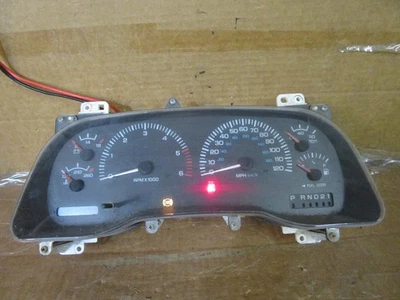 Cuadro de instrumentos velocímetro Dodge Ram 1500 1998 98 99 300 k millas 56020618 Foto 1 de 4