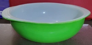 Pyrex Kelly Green 2 Quart 1960s 024 Promotional Casserole Dish. 8.75"×3" - Picture 1 of 7