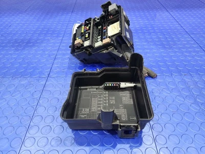 Bloque de conexiones relé caja de fusibles motor 16-18 Kia Sorento 2,4 L tracción delantera OEM 91200C6010 Foto 1 de 4