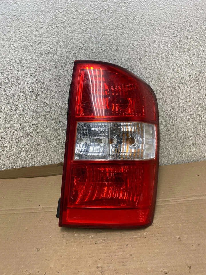Задний фонарь правосторонний для Kia Carnival 2006–2011 годов выпуска U0805 PS - Изображение 1 из 4