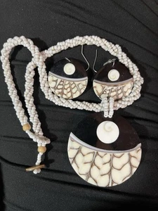 Vintage Lee Sands Inlaid Shell Beaded Thermoset Necklace & Earrings “READ” C53 - Picture 1 of 11