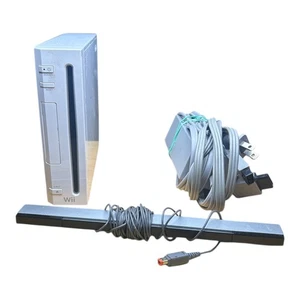 Nintendo Wii RVL-001 512 MB Heimkonsole - Weiß mit Kabeln - Bild 1 von 2