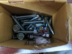 1 LB Self Drilling Hex Head Screws 14 x 1 1/2" - Picture 1 of 3
