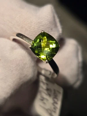2.94CT CUSHION CHECKERBOARD CUT NATURAL GREEN PERIDOT STERLING SILVER RING!!! - Image 1 of 4