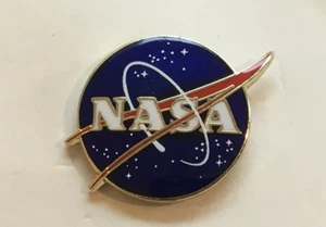 Beautiful gold tone NASA lapel pin - Picture 1 of 2