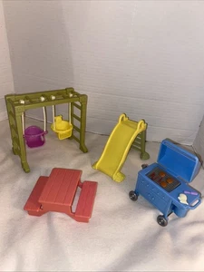 Fisher Price liebevolle Familie Hinterhof 4-teiliges Set 2002 - Bild 1 von 13