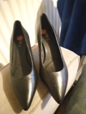 Совершенно новый, неношеный женщин из черной кожи, каблук, поскользнуться на размер 2,5 GEOX - Изображение 1 из 4