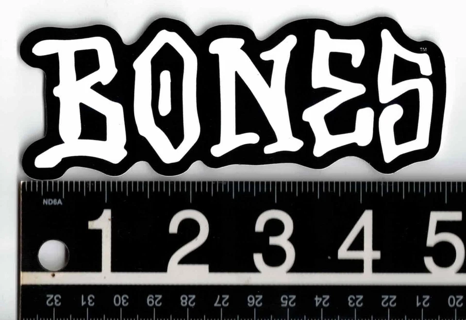 Pegatina de monopatín Bones 5 pulgadas x 1,75 pulgadas calcomanía Powell Peralta negra/blanca Foto 1 de 1