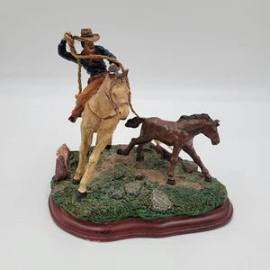 Figura de cerámica Russ Berrie en base - Cowboy Trails último resumen 14624 LEER - Imagen 1 de 22