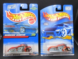 2 Stück mit Karte Variationen 2000 Hot Wheels SCORCHIN' SCOOTER MOTORRÄDER (M) - Bild 1 von 4