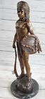 Firmato Indiano Nativo Americano Warrior Bronzo Scultura Statua Statuina Art