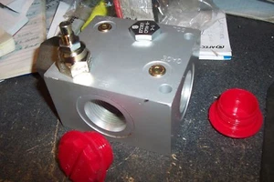 6 HYD VALVE RELIFE KOMATS XA 2427 SAUER DANFOSS 080403 223615P1 - Picture 1 of 8