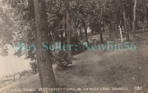Lake Okoboji Iowa IA - SENDERO DEL LAGO EN CAMPAMENTO METODISTA - RPPC Postal - Imagen 1 de 2