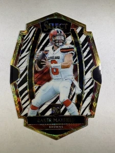 2018 Panini Select #143 Baker Mayfield Premier Level Die-Cut Zebra SSP - Foto 1 di 3