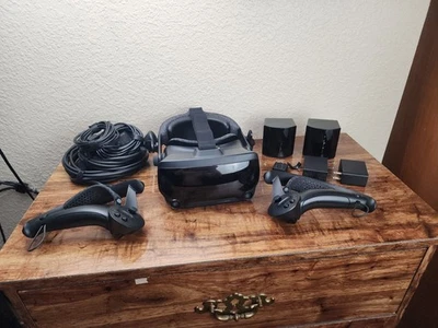 Valve Index VR Headset Kit With HMD, Controllers, Base Stations. And All Cables. - Image 1 of 4