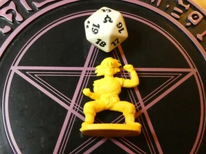 DRAGON BALL Z MINI VINTAGE PVC YELLOW FIGURE/FIGURINE B.S SON GOKU ANIME #222 - Bild 1 von 2