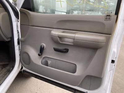 Panel de moldura de puerta de pasajero delantero Chevy Silverado 3500 2007-2014 Foto 1 de 2