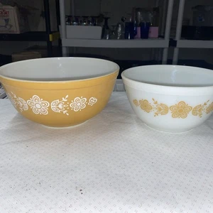 Vintage Set of 2 Pyrex Butterfly Gold Nesting Mixing Bowl #402 & 403 - Picture 1 of 13