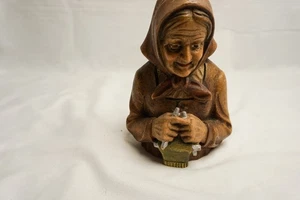Schöne Holzfigur,Handgeschnitzt,Alte Frau beim Stricken,1985 aus Val Gardena - Bild 1 von 4