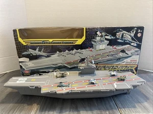 Portaaviones Independencia de Estados Unidos con aviones de combate diecast MOTORMAX 76326 RARO - Imagen 1 de 10