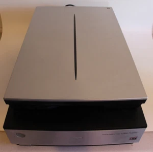 Epson Perfection V700 Photo Color Flatbed Dual Lens Scanner Model J221A - Tested - Picture 1 of 9