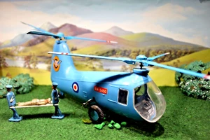 Crescent Stretcher / soldiers +Marx wind up Helicopter boxed.Presentation box - Picture 1 of 19