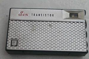 Radio Penney's ETP-555 de 6 transistores de colección con estuche dañado funcionando - Imagen 1 de 12