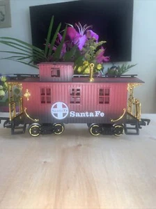 Vintage New Bright G Scale CABOOSE Train Car 1986 Red & Black Santa Fe - Bild 1 von 6