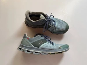qc Women's Sneakers Sz 7 - Picture 1 of 24