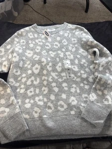 Old Navy Womens Size M Gray White Leopard Print Long Sleeve Pullover Sweater NWT - Picture 1 of 6