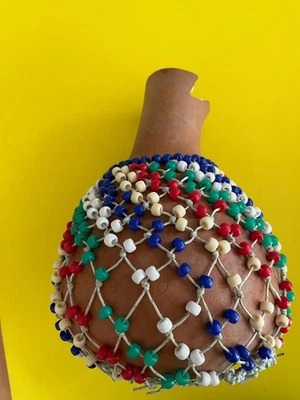 Shekere, Kalebasse, handgefertigt, beschädigt - Bild 1 von 4