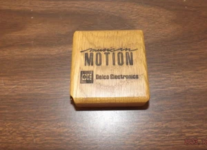 Elettronica in legno vintage Delco GM musica in movimento misura nastro pubblicitario - Foto 1 di 5