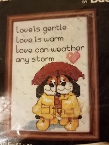 Nuovo con scatola Galleria di punti kit punto croce "L'amore è gentile" #33064 campionatore 5x7 cane - Foto 1 di 5