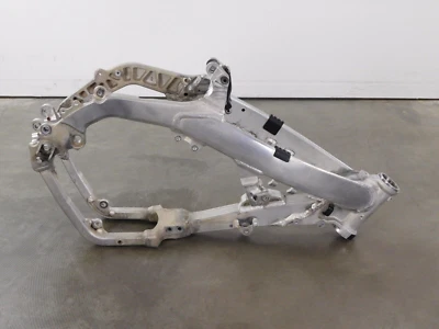 STRAIGHT! MAIN FRAME *NICE! Mainframe / Body (YES!) EZ REG Chassis 08-09 RMZ450 - Image 1 of 4