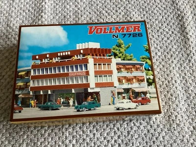 N SCALE VOLLMER  MODEL  #7726: DEPARTMENT STORE - Image 1 of 4
