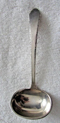 Cucharón de salsa de plata esterlina William and & Mary Lunt Foto 1 de 2