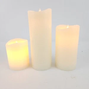 Set 3 candele a colonna senza fiamma in cera illuminata di Valerie Avorio - Foto 1 di 9