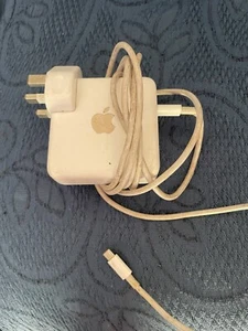 Ładowarka MacBook Air 2020, dobry stan roboczy USB C - Zdjęcie 1 z 1