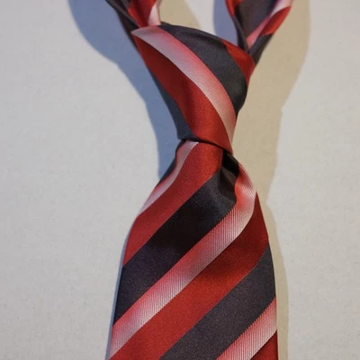 "Corbata Hugo Boss roja gris negra seda 58"" corbata Italia seda" Foto 1 de 4