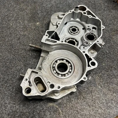 2000 2001 HONDA CR250R CR 250 R RIGHT SIDE CRANK CASE ENGINE BLOCK BOTTOM END OE Foto 1 de 4