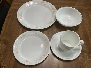 Corelle By Corning Peach Garland 20 Pc. 4 Place Setting Set Tulip Edge - Picture 1 of 3