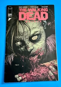 Walking Dead Deluxe ISSUE #32 - Picture 1 of 2