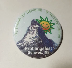 BUTTON ANSTECKER REISEKLUB FÜR SENIOREN FRÜHLINGSFEST SCHWEIZ REKLAME PIN - Bild 1 von 2