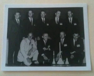 Vintage NASA 4X5 S/W Photo Group 2 Astronauts - Bild 1 von 2