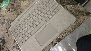 Microsoft Surface Pro Keyboard for Surface Pro Copilot+ (11th Edition), Pro 9 an - Picture 1 of 6