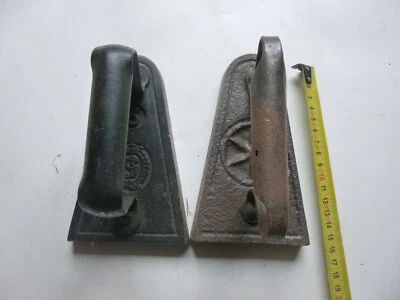 2 ANCIENS FERS A REPASSER EN FONTE - Photo 1/4