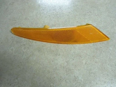 PASSENGER RIGHT PARK LIGHT HAS SCRATCHES SEDAN FITS 00-02 SATURN L SERIES 165114 - Image 1 of 2