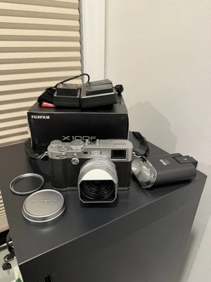 Exc++ Fujifilm X100F 24.3MP Digital Camera - Silver & Metz 26 AF Flash Bundle - Image 1 of 4